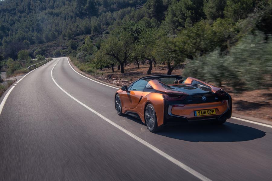  BMW i8 Roadster (I15) 2018 года  (UK) (фото 7 из 97)